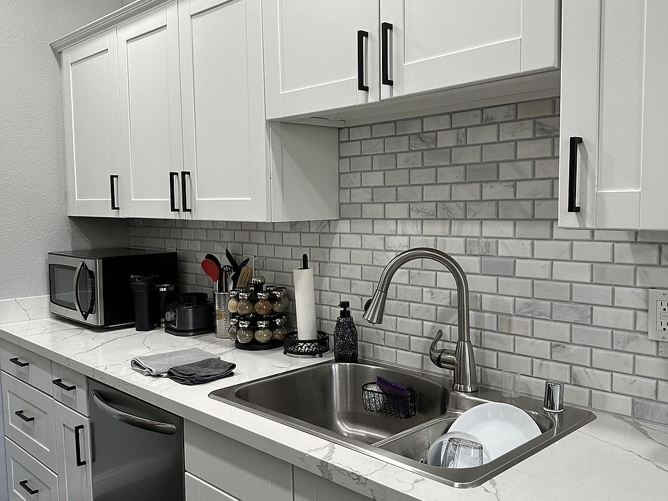1st image of 2457 Creekside Ct