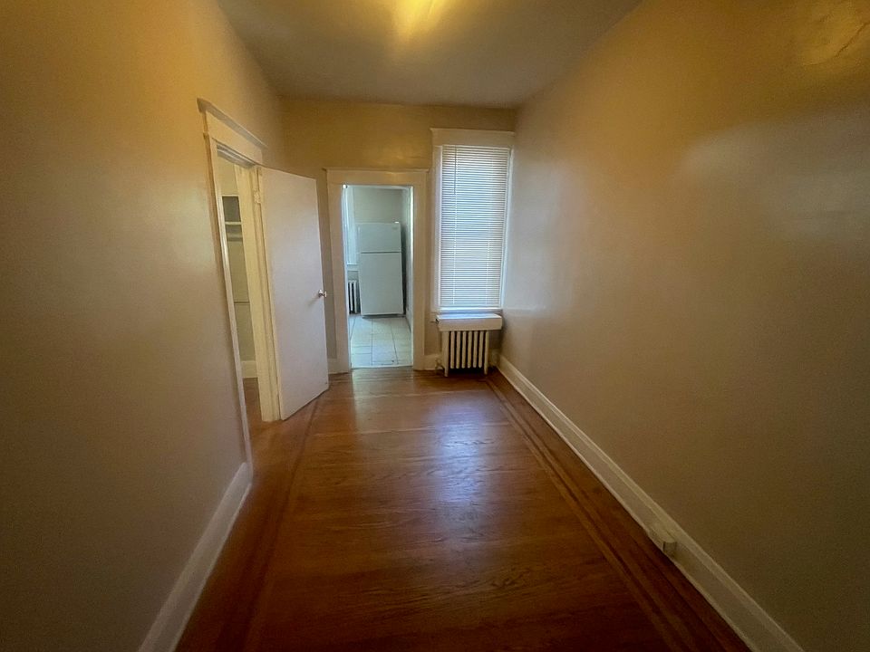 1st image of 528 Winston Ave #1