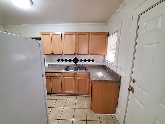 4th image of 2315 Spring Garden St