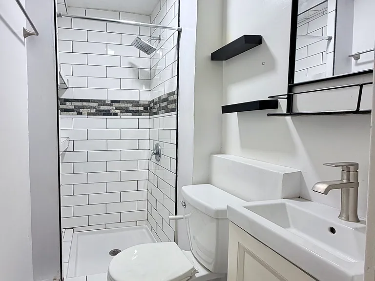 2118 W 18th St #1F — Photo 7