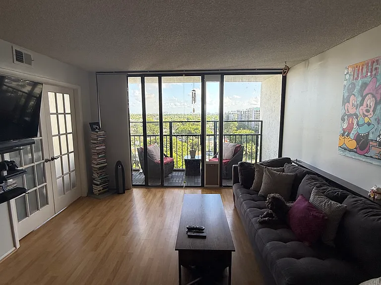 200 Leslie Dr #1029 — Photo 1