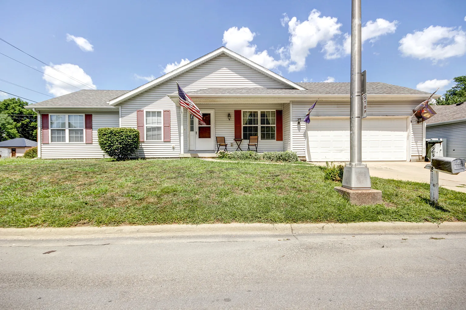 2302 E Main St photo 1