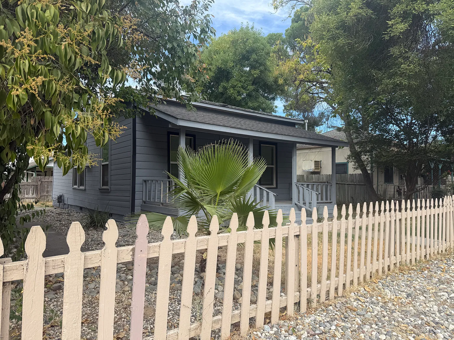 2 bed, 1.5 bath, 1034 sqft, $1,595 — Photo 2
