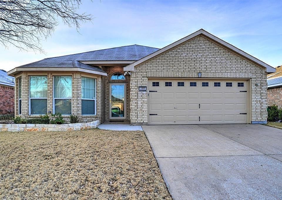 1st image of 2505 Emerald Ln