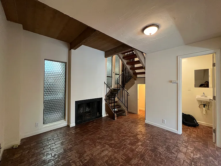 2541-2569 Le Conte Ave — Photo 19