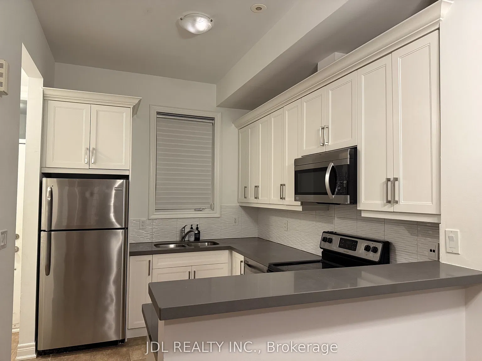 3 bed, $4,000 — Photo 4