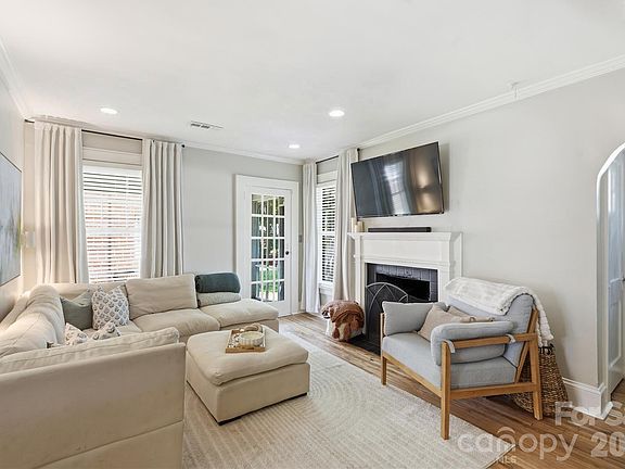 5th image of 700 Woodruff Pl