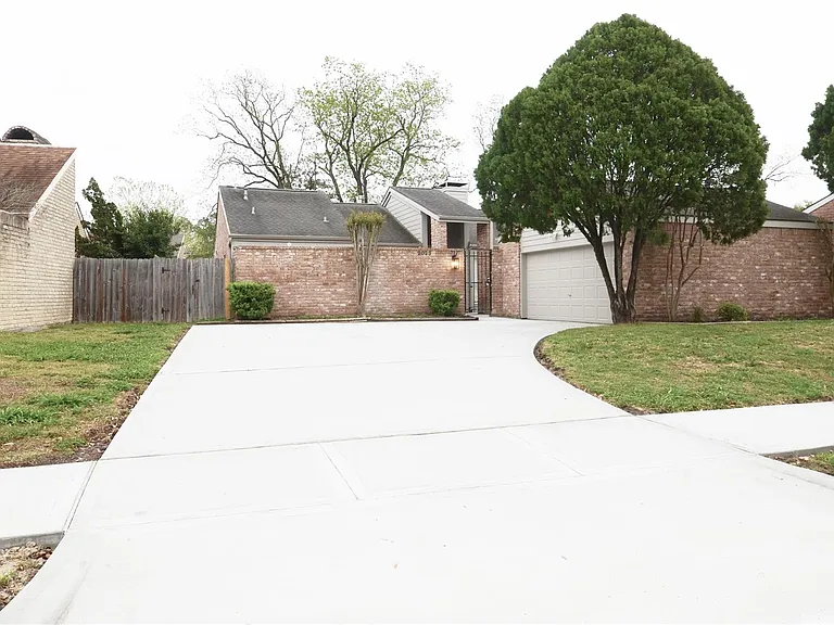 2023 Woodland Springs St — Photo 34