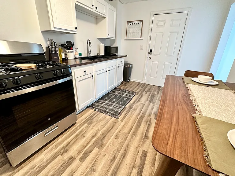 912 E Spring St #1B — Photo 9