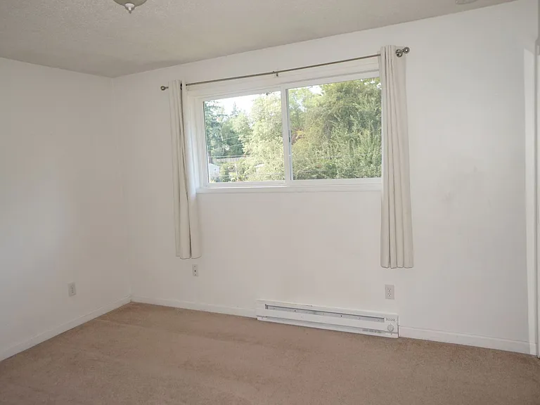4623 SW 47th Ave — Photo 11