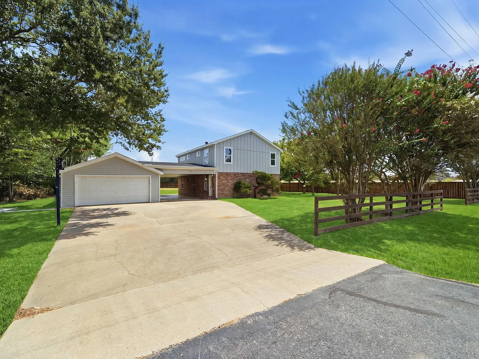4 bed, 3.0 bath, 2052 sqft, $4,000 — Photo 2