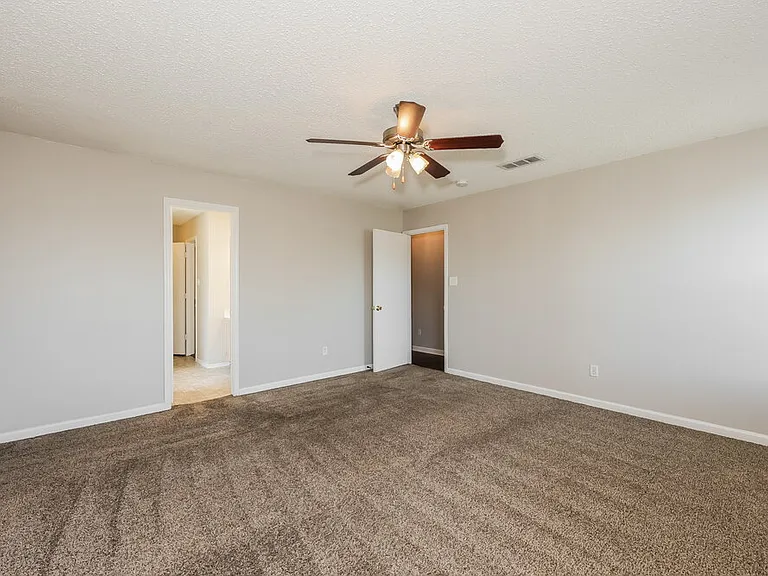 2400 Stagecoach St — Photo 11