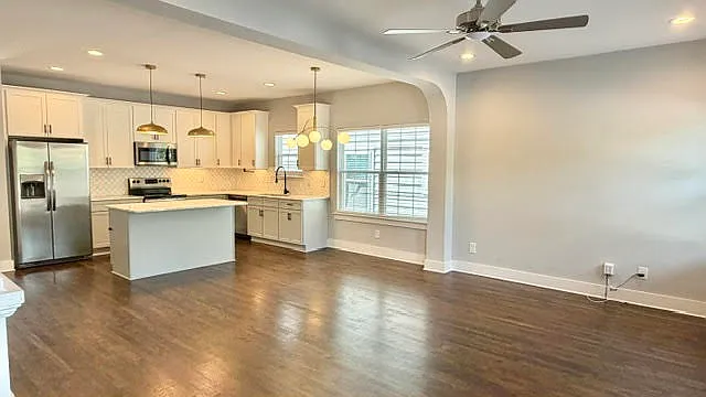 4 bed, 2.5 bath, 1813 sqft, $2,700 — Photo 3