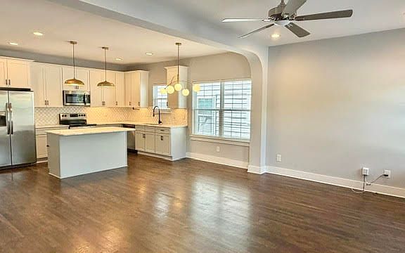 3rd image of 729 Arbor Trace Cir