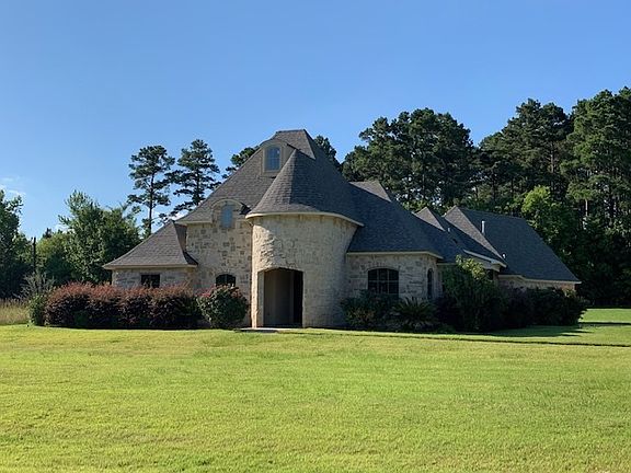 2nd image of 114 Majestic Oaks
