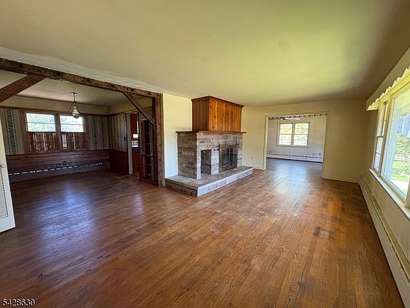 5th image of 18 Pottersville Rd