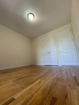 Rented by EXR | media 9