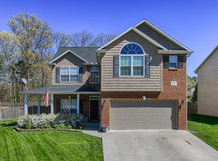 1608 Silver Oaks Ln, Lenoir City, TN 37772