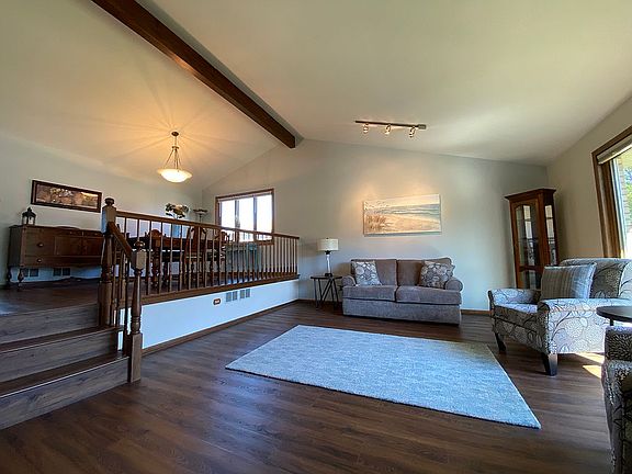 3rd image of 12864 Parkside Dr