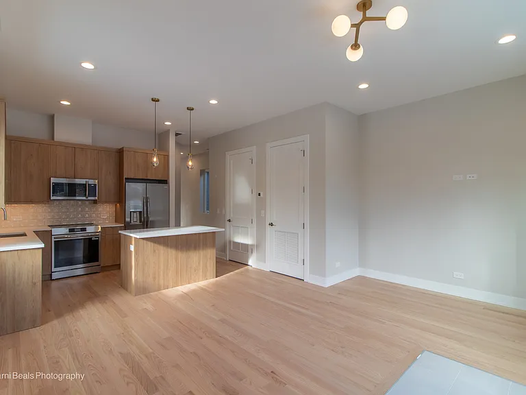 6749 S Langley Ave #B — Photo 15