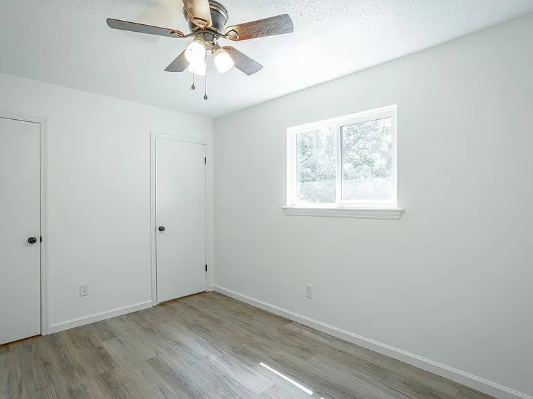 1364 Meadowood Dr — Photo 21