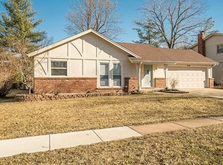 15725 Hill House Rd, Chesterfield, MO 63017