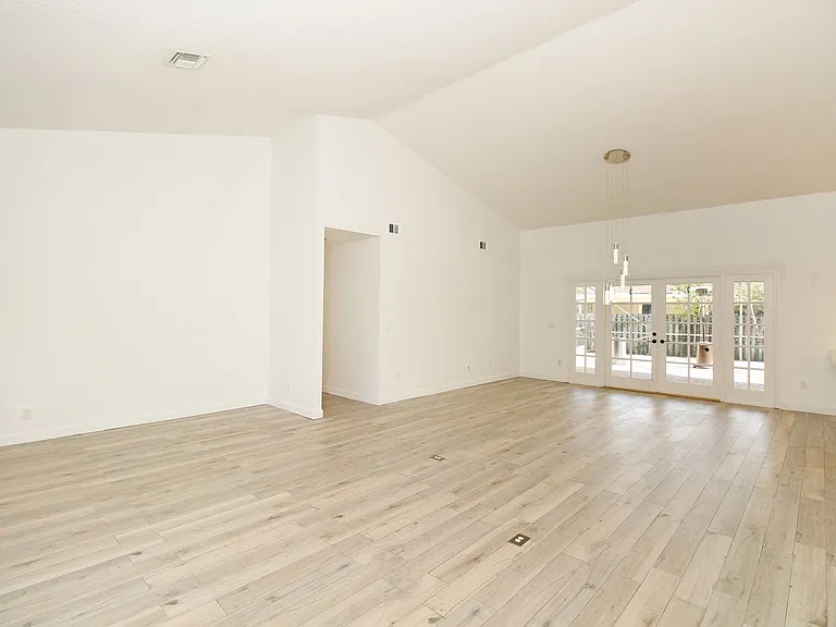 896 Rose Ct — Photo 10