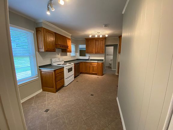 4th image of 3775 Cornish Ave