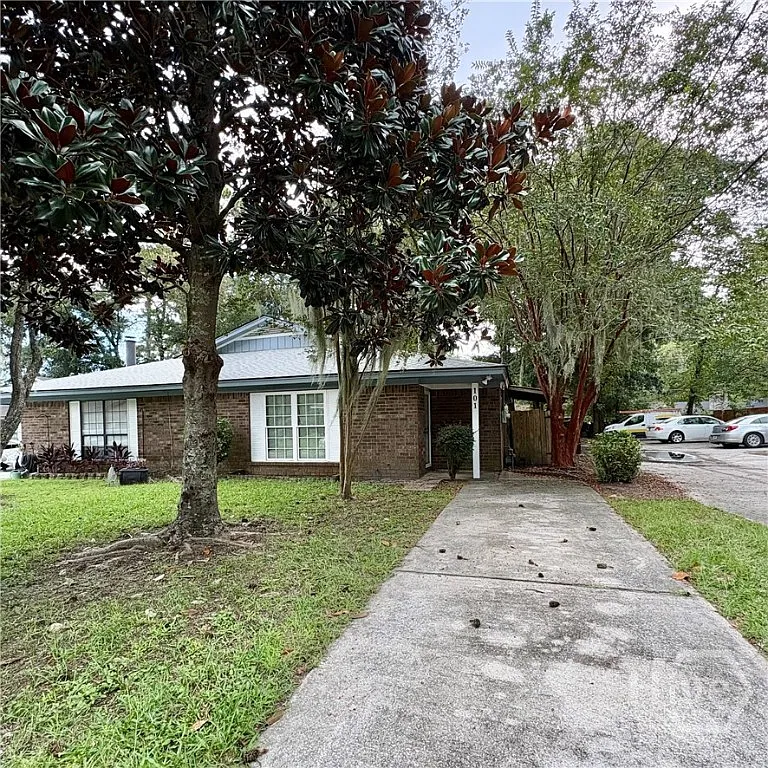 3 bed, 2.0 bath, 1151 sqft, $1,995 — Photo 2