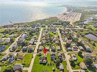 100 Chestnut Ave, Narragansett, RI 02882