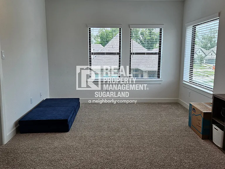 1414 Emma Lake Dr — Photo 14
