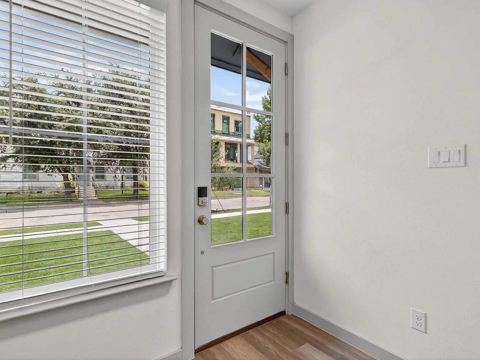 5 bed, 5.5 bath, 2297 sqft, $8,000 — Photo 4