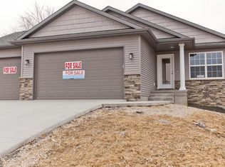 5206 Ruhd St SW, Cedar Rapids, IA 52404