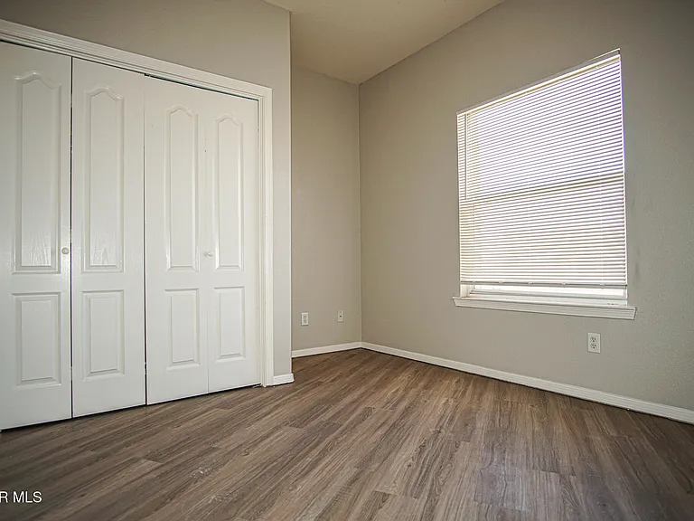528 Green Village Ct #B — Photo 24