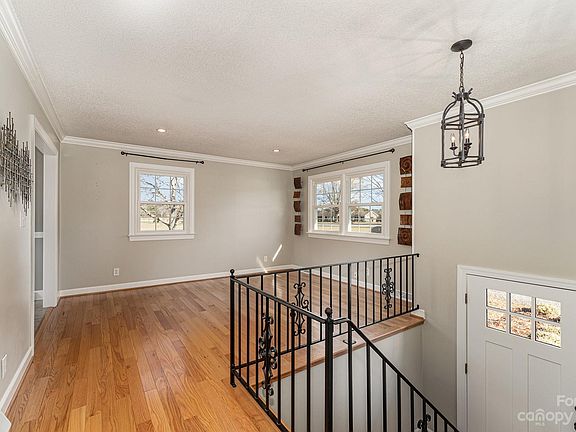 5th image of 729 Redland Rd