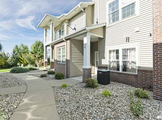 11217 N Oakwood Dr, Peoria, IL 61615