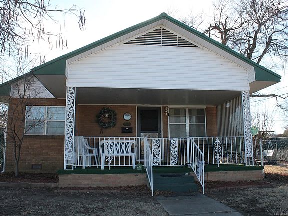5th image of 402 E Chadick Ave