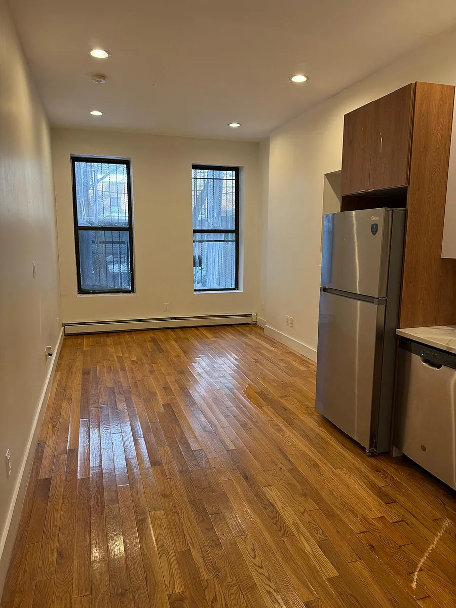 Building Photo - E 168th St