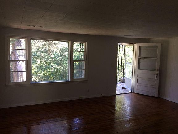 5th image of 1051 Combs Dr
