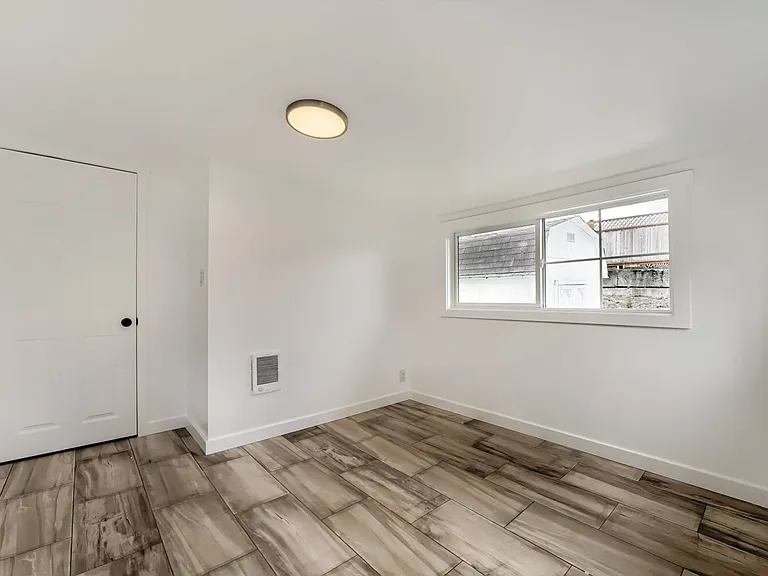 6215 28th St NE — Photo 10