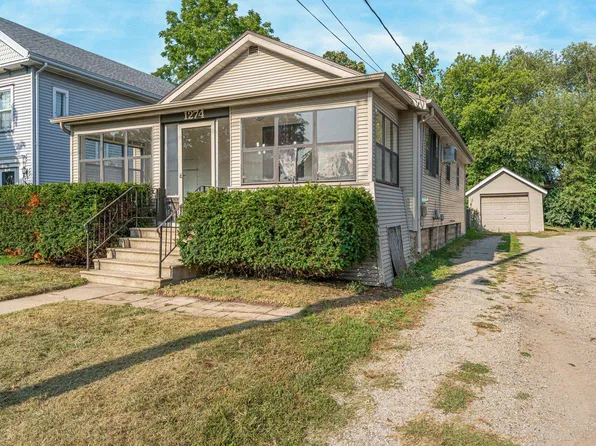 1274 Elmwood Ave, Oshkosh, WI 54901