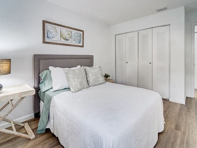Emerald Palms Apartment Homes — Photo 17