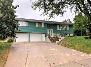 1201 Greenlawn Dr, Norfolk, NE 68701