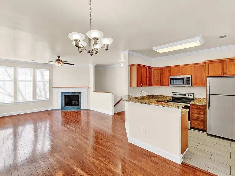 1312 Silverbell Ct — Photo 3