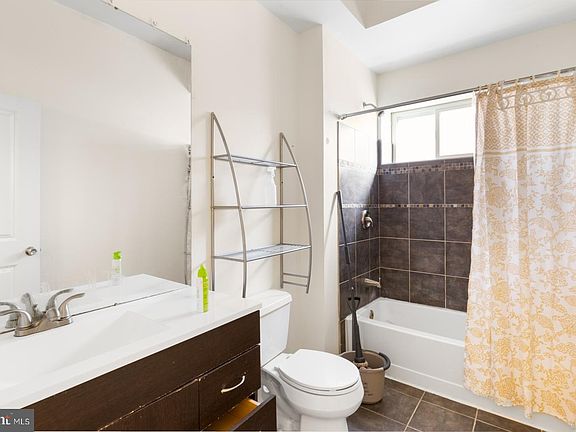 5th image of 1631 W Girard Ave #2