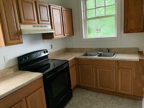 3rd image of 305 W Walnut St #5