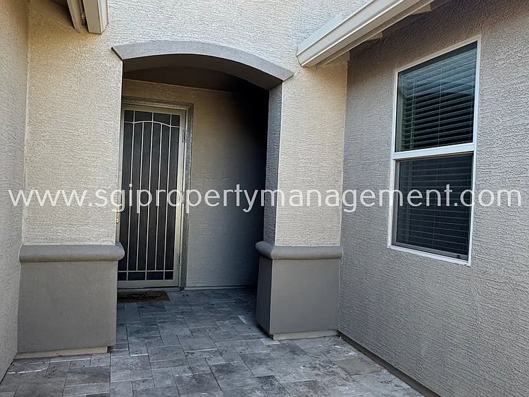 135 W Yellow Wood Ave — Photo 2