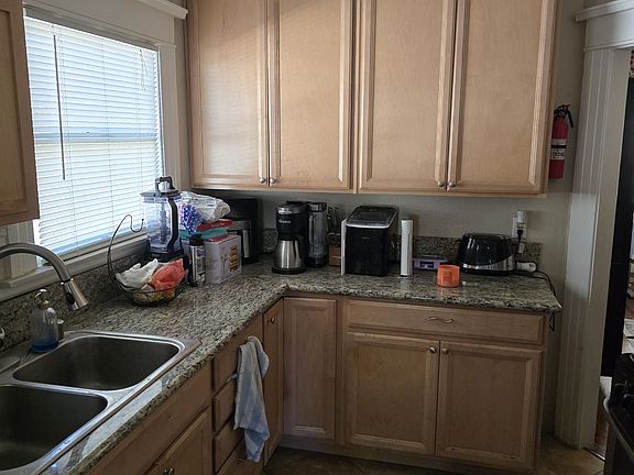 3rd image of 721 28th St