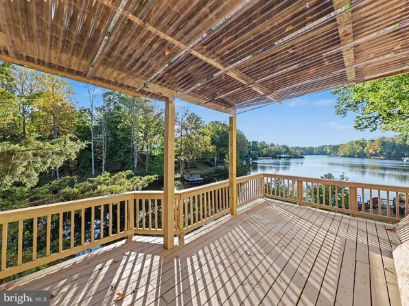 15525 Yorktown Dr, Dumfries, VA 22025
