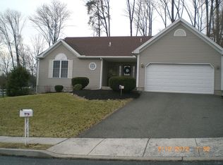 105 Swatara Cir, Douglassville, PA 19518
